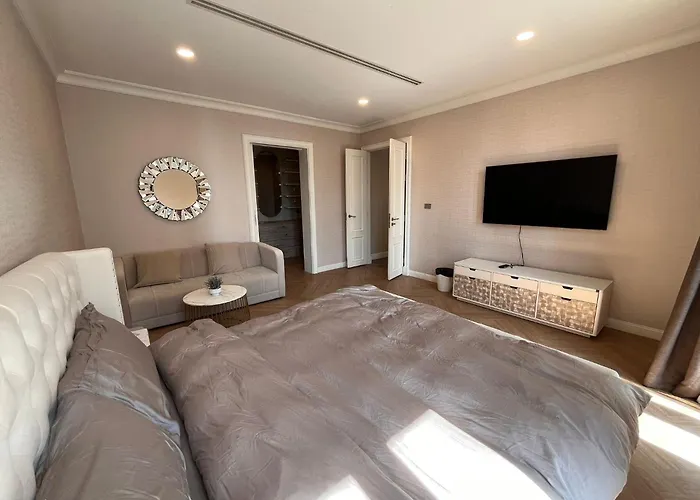 Villa Luxury 4br - 8 Mins To Thonglor Bts *
