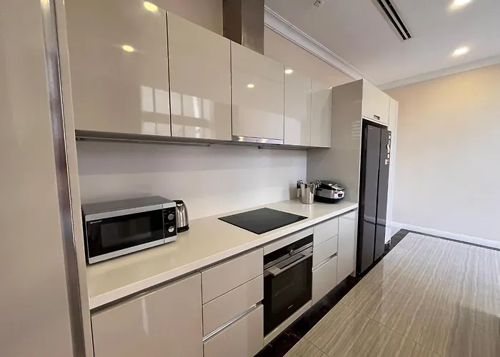 Luxury 4br - 8 Mins To Thonglor Bts * Bangkok