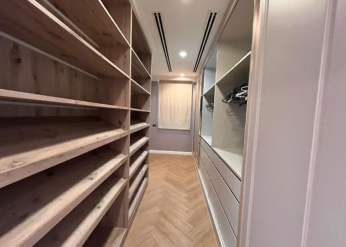 Luxury 4br - 8 Mins To Thonglor Bts * Bangkok