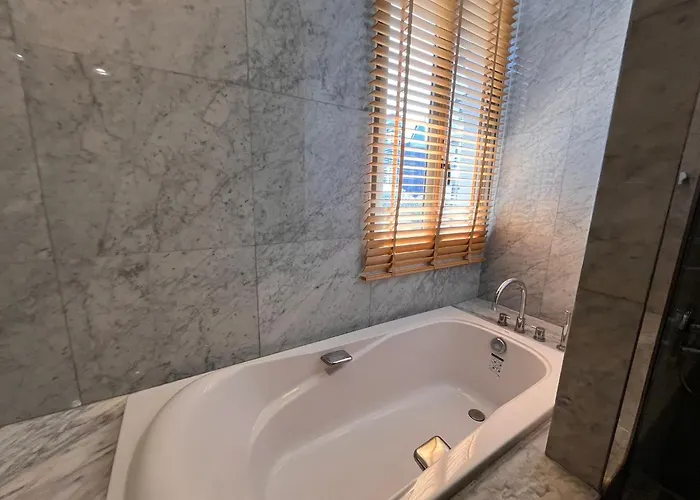 Luxury 4br - 8 Mins To Thonglor Bts * Bangkok
